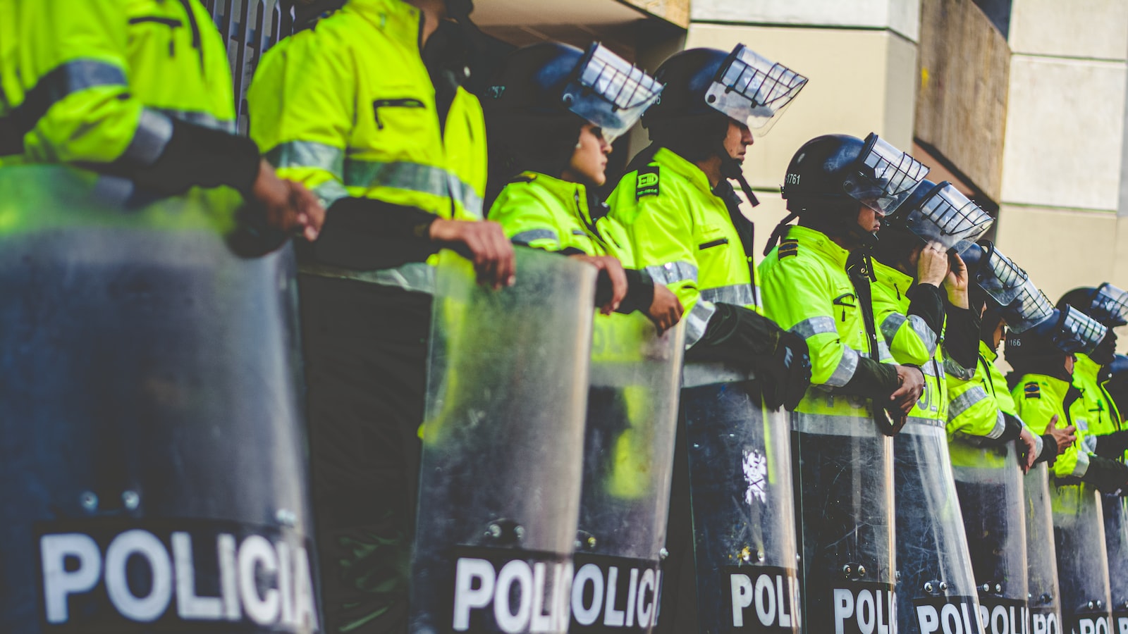 Pesadelos com a polícia: Um presságio negativo ou simplesmente um sonho?