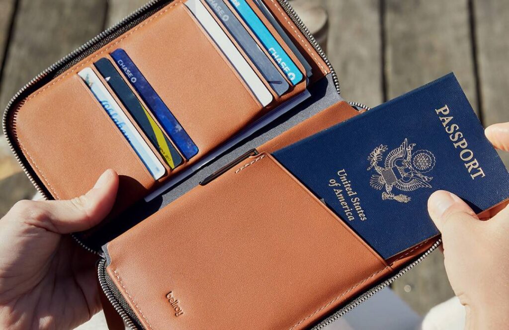 11-melhores-carteiras-de-viagem-para-homens,-para-manter-seus-pertences-seguros-e-elegantes