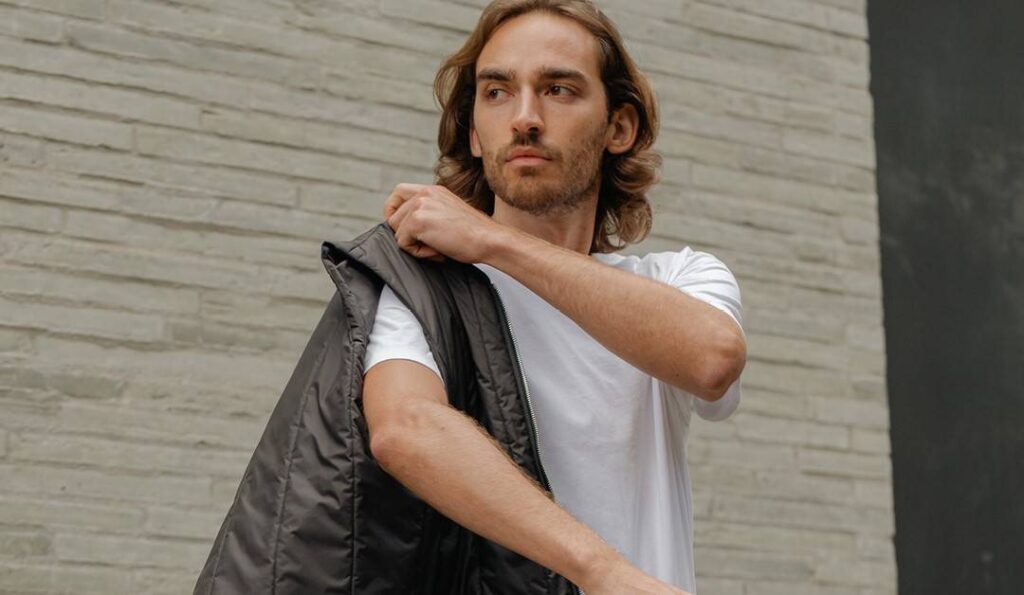 As 10 melhores camisetas lisas para homens, necessárias em todos os armários as-10-melhores-camisetas-lisas-para-homens,-necessarias-em-todos-os-armarios-em-2024